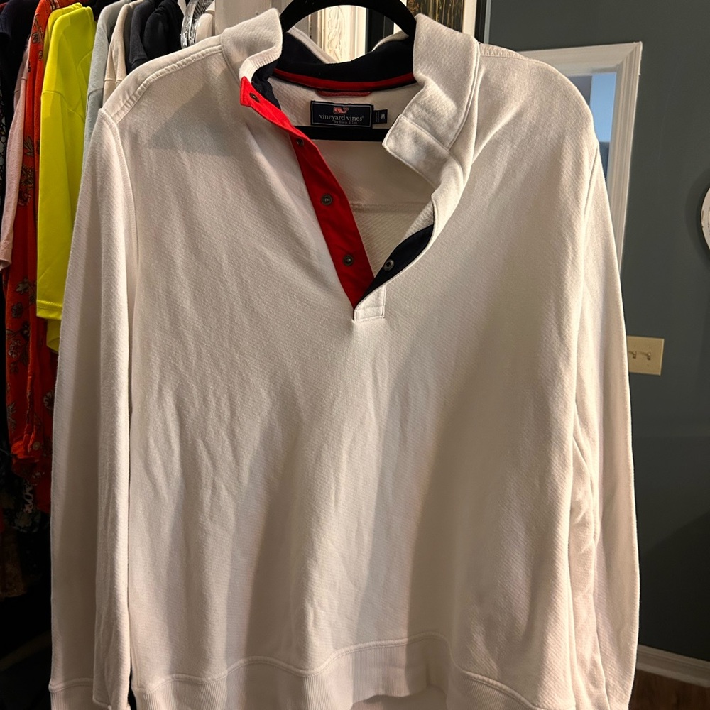 Vineyard Vines White Crewneck Sweater with Red Stripe
